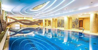 姜巴塔阿斯塔纳酒店 - 阿斯塔纳 - 游泳池