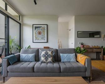 Treetops Camperdown Inner City Bliss w Parking - 悉尼 - 客厅