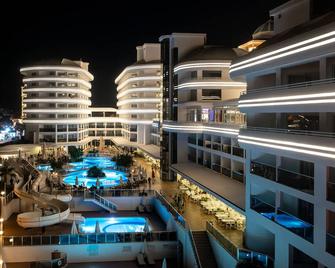 拉古娜海滩艾尔亚 SPA 度假村 - 式 - 欧库卡拉 - 建筑