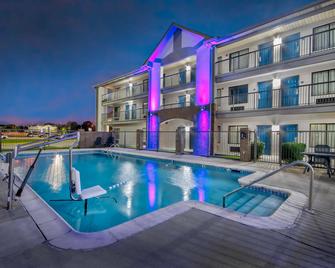 美国最佳价值套房酒店 - 拉斐特 - 游泳池