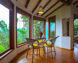 巴洛开放式公寓酒店 - Praia do Rosa - 餐厅
