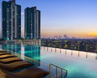 雅加达牙也马达假日套房酒店 - IHG 酒店 - 雅加达 - 游泳池