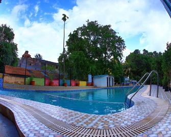 克里许奈度假村 - 洛纳瓦拉 - 游泳池
