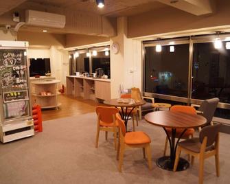 旅聚居青年旅馆 - 高雄市 - 餐馆
