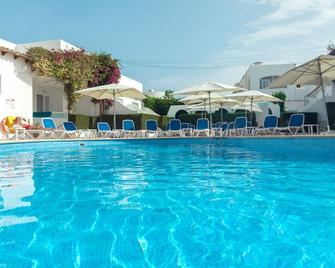多尔酒店 - 卡拉达沃 - 游泳池