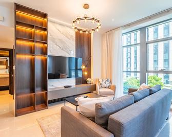 提供高档舒适的现代dt Escape1br - 迪拜 - 客厅