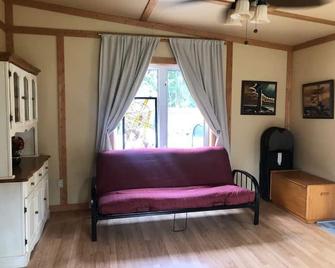 Wahwa Cottage - Manitoulin - South Baymouth - 客厅