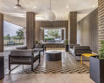 New Modern Luxury Apartment 5 min from Downtown Dallas w/ Pool Table, Pool, Gym! - 达拉斯 - 大厅