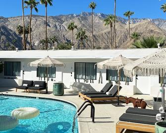 Jazz Hotel Palm Springs - 棕榈泉 - 游泳池