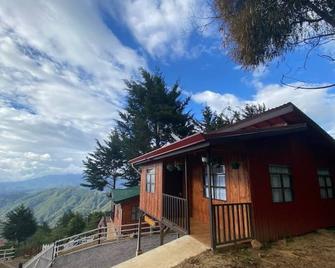 Cabana Mariposa Cometa - Living N The Clouds! - San Pablo de Heredia - 建筑