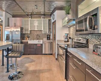 Luxury Apartment: Walk to Bus + 1 Mi to Downtown! - 奥斯汀 - 厨房
