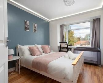 Stylish 3 Story Retreat - Free Parking - Sleeps 9 - 曼彻斯特 - 睡房