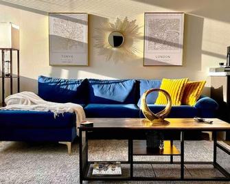 New York Style Home 10 Minutes To Sna & Disneyland - 圣安娜 - 客厅