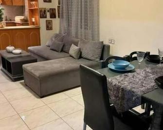 Gellis Village house Meteora - 卡兰巴卡 - 餐馆