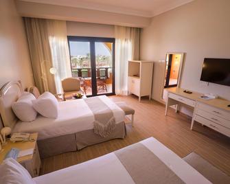Golden 5 Diamond Beach Hotel & Resort - 赫尔格达 - 睡房