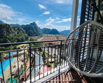 在tambun Ipoh的onsen高级套房 - 怡保 - 阳台