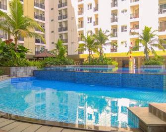 舒适简单的2卧室公寓在Cinere Resort - 德波 - 游泳池