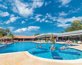 卢皮塔酒店 - 卡门海滩 - 游泳池