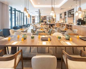 路沙卡希爾頓花園飯店 - 路沙卡 - 餐馆