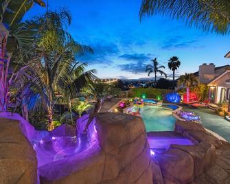 Splash & Relax: Zen Paradise w/ Pool, Slide & Spa - 圣地亚哥 - 游泳池