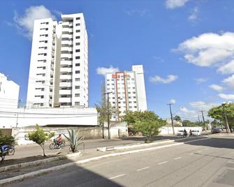 Apartamento Novo - Próximo ao Shopping Jardins - 阿拉卡茹 - 建筑