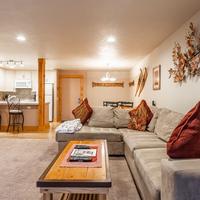 New Listing Updated 1 bedrm 1 bath Summit H Building #95 condo Just steps to Eagle Lodge sleeps 4