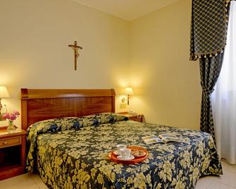 Hotel Centro di Spiritualità Padre Pio - 圣乔瓦尼·罗通多 - 睡房