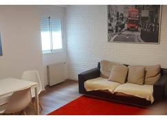 Precioso piso-apartamento en barrio de Zaragoza - 萨拉戈萨 - 客厅
