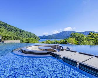 箱根芦之湖花织旅馆(Hakone Ashinoko Hanaori) - 箱根 - 游泳池