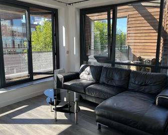 Lovely 2-Bed Apartment in Manchester - 曼彻斯特 - 客厅