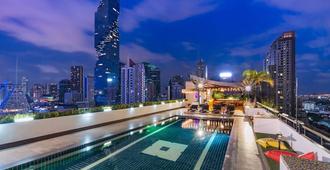 曼谷是隆富丽华酒店 - 曼谷 - 游泳池