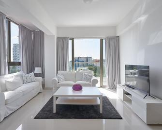Brand New Harmony Apartment w/Pool & Gym in La Julia 6 - 圣多明各 - 客厅