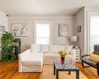 ️Private Sunny Room w/King Bed near Providence TrainSt - 普罗维登斯 - 客厅