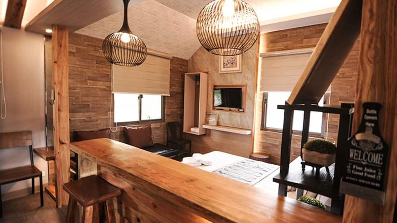 松树微风小屋酒店
