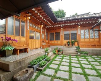 索菲亚韩屋旅馆 - 首尔 - 建筑