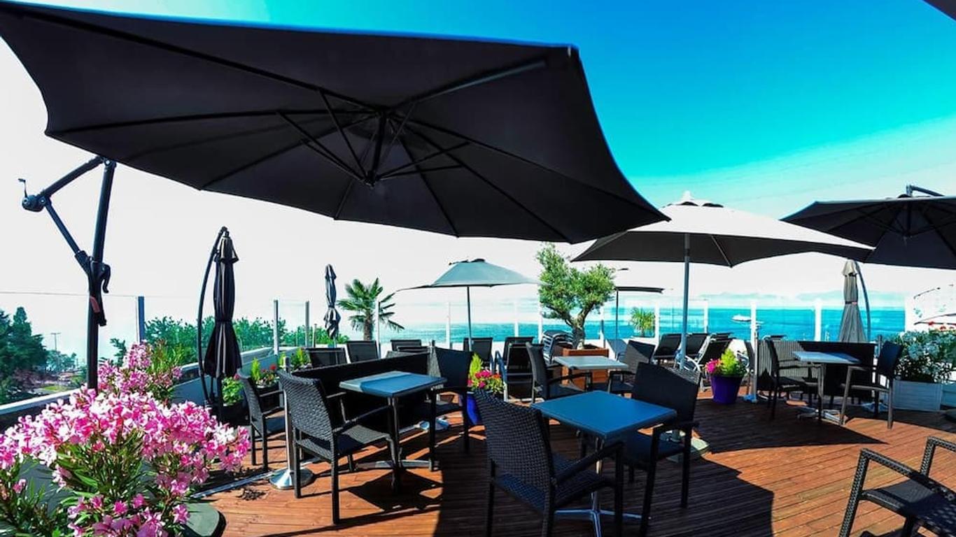 萨沃伊艾维昂公寓酒店