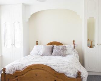 3 Bedroom Bungalow, close to all local amenities. - 贝蒂斯敦 - 睡房