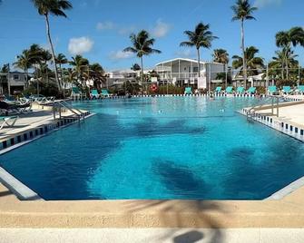 Tropical Getaway in Paradise. - Summerland Key - 游泳池