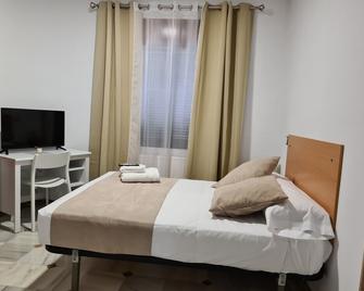 Casa Santo Angel - Solo Adultos - 马德里 - 睡房