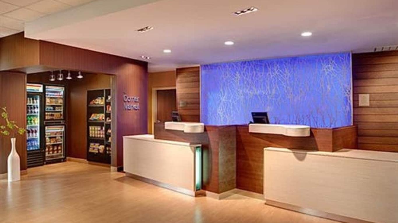 弗雷德里克斯堡费尔菲尔德套房酒店