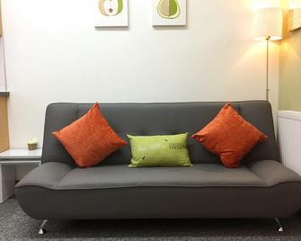 Newly Refurbished - Near Piccadilly - 2 Bedroom Apartment - Sleeps up to 10 - 曼彻斯特 - 客厅