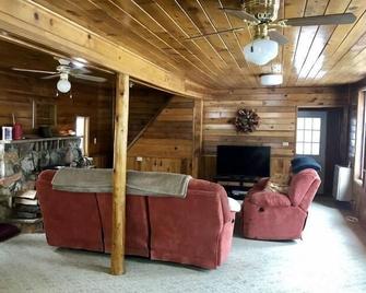 Sequoia National Forest Cabinh - Posey - 客厅