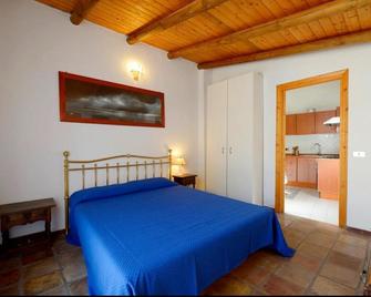 Villa Vincenzo di Meglio - 伊斯基亚 - 睡房