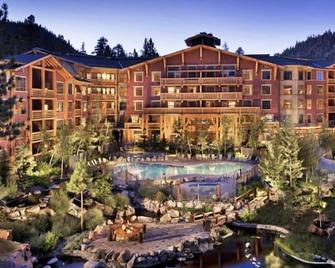 Luxury 2 Br/3 Full Baths At The Top Of The Grand Sierra Lodge!!!! - 马姆莫斯湖 - 建筑