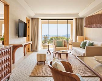 Four Seasons Resort Mallorca at Formentor - 波连萨港 - 客厅
