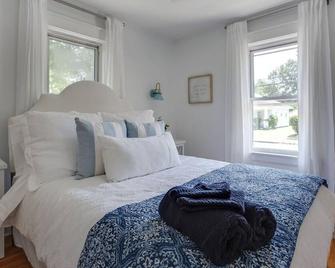 The Blue Bungalow- Nc State, Itb, Cameron Village - 罗利 - 睡房