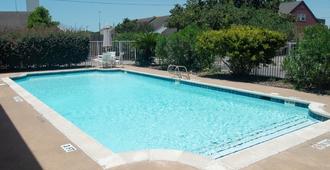 休斯顿美国旅馆 - 休斯顿 - 游泳池