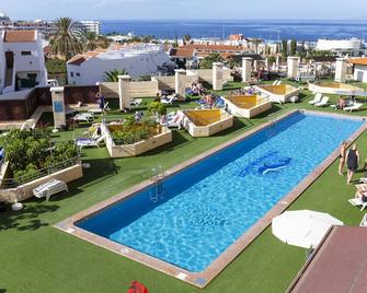 阿德赫海滩酒店 - 阿德耶 - 游泳池