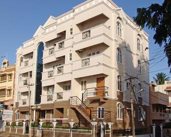 湖滨之居服务式公寓 - 班加罗尔 - 建筑
