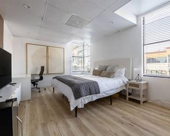 Corner view King bed room center of Pasadena - 帕萨迪纳 - 睡房